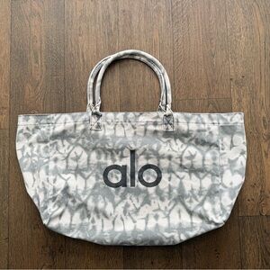 ALO Yoga White and Gray Patterned Tote Bag